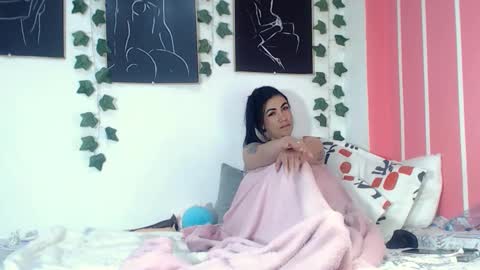 Snapshot of annyevans_ chatting on November 22, 3:11 pm online show from November 22, 3:11 pm