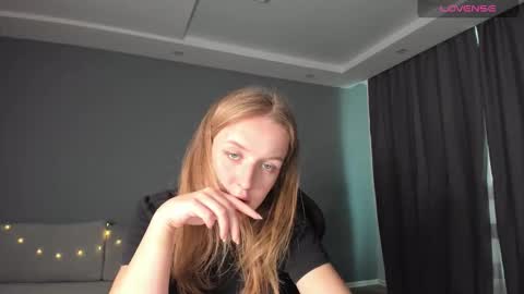 Snapshot of annyfourse chatting on December 2, 11:12 am AnnyFourse online show from December 2, 11:12 am