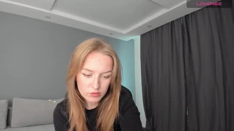 Snapshot of annyfourse chatting on December 8, 10:19 am AnnyFourse online show from December 8, 10:19 am
