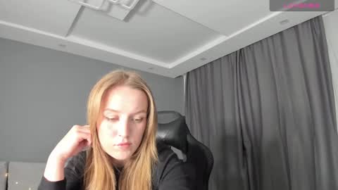 Snapshot of annyfourse chatting on December 11, 7:46 pm AnnyFourse online show from December 11, 7:46 pm