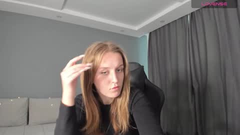 Snapshot of annyfourse chatting on December 12, 12:55 pm AnnyFourse online show from December 12, 12:55 pm