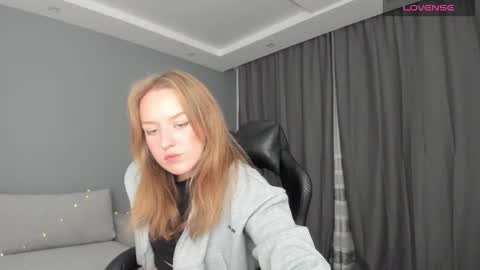 Snapshot of annyfourse chatting on December 13, 7:32 pm AnnyFourse online show from December 13, 7:32 pm