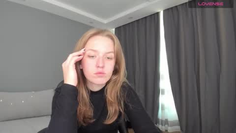 Snapshot of annyfourse chatting on December 14, 6:46 am AnnyFourse online show from December 14, 6:46 am