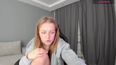 Snapshot of annyfourse chatting on December 18, 1:59 am AnnyFourse online show from December 18, 1:59 am