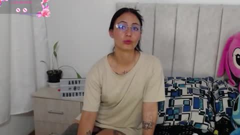 Snapshot of annyroberts_89 chatting on October 18, 11:11 am Anny online show from October 18, 11:11 am