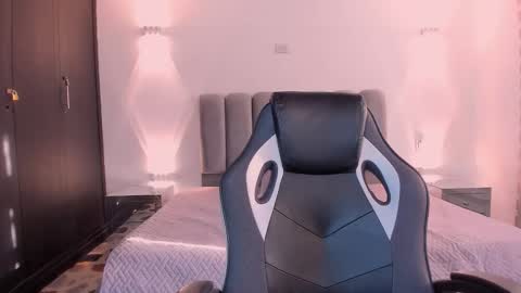 AnnyT online show from December 14, 9:30 pm