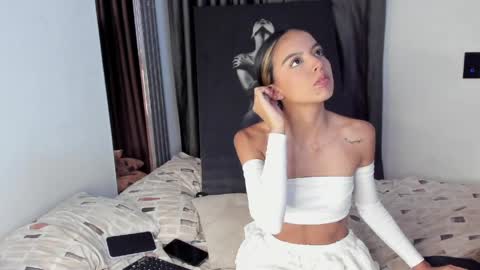 anotella_aa online show from May 15, 11:34 pm