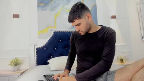 Snapshot of anthony_gray chatting on February 26, 12:04 pm online show from February 26, 12:04 pm