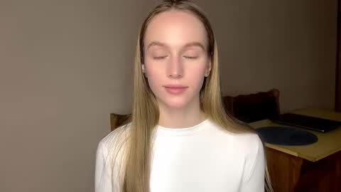 Snapshot of antionettepulgarin chatting on February 6, 3:37 pm Viktoria online show from February 6, 3:37 pm