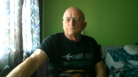 Snapshot of antmatt2025 chatting on July 3, 4:24 pm antmatt2025 online show from July 3, 4:24 pm