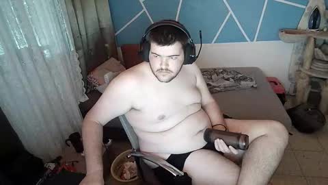 Snapshot of anton32556 chatting on November 25, 9:59 pm i love jeans and boots squirt online show from November 25, 9:59 pm