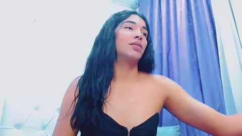 antonela_xx3 online show from May 7, 8:25 pm