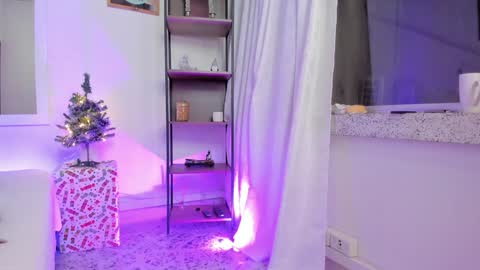 Snapshot of antonelabella chatting on December 17, 12:23 am Antonela online show from December 17, 12:23 am