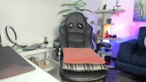   online show from May 23, 8:35 pm