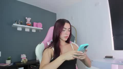 Snapshot of antonella_28_ chatting on June 9, 9:15 pm Antonella online show from June 9, 9:15 pm