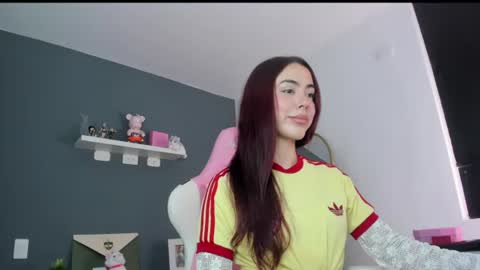 Snapshot of antonella_28_ chatting on June 23, 9:46 pm Antonella online show from June 23, 9:46 pm