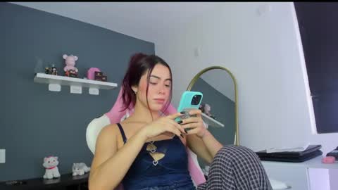 Snapshot of antonella_28_ chatting on July 16, 9:43 pm Antonella online show from July 16, 9:43 pm