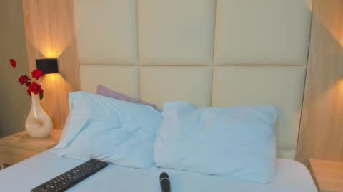 A N T O N E L L A  online show from March 6, 1:18 pm