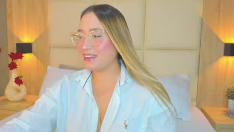 A N T O N E L L A  online show from July 14, 12:33 pm