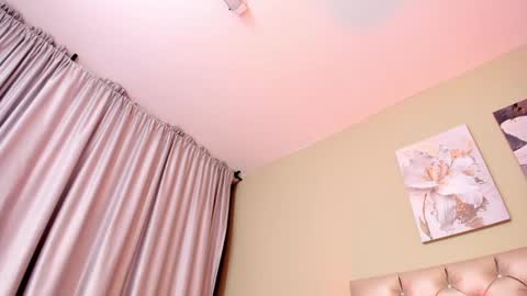 Snapshot of antonella_hotkiss chatting on December 8, 7:58 am Antonella online show from December 8, 7:58 am