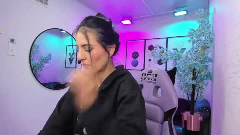 Snapshot of antonella_rivers chatting on April 30, 1:06 pm Antonella. online show from April 30, 1:06 pm