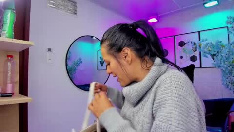 Snapshot of antonella_rivers chatting on May 1, 12:43 pm Antonella. online show from May 1, 12:43 pm