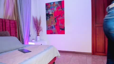 Snapshot of antonellahall_ chatting on December 7, 12:35 pm AntonellaHall online show from December 7, 12:35 pm