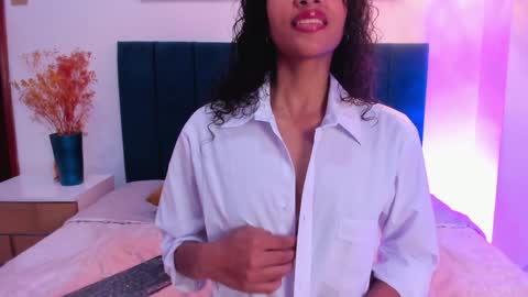 Snapshot of antonellahall_ chatting on December 10, 12:05 pm AntonellaHall online show from December 10, 12:05 pm