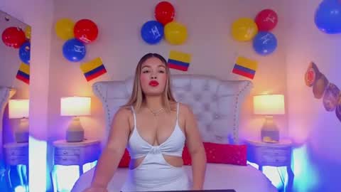 Snapshot of antonellamarchetti_ chatting on June 17, 12:40 pm Antonella online show from June 17, 12:40 pm