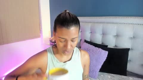 Snapshot of antonellaparker chatting on February 22, 12:19 pm Sarah online show from February 22, 12:19 pm