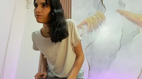 Snapshot of antonellarossi_os chatting on April 15, 11:05 pm antonellarossi_os online show from April 15, 11:05 pm