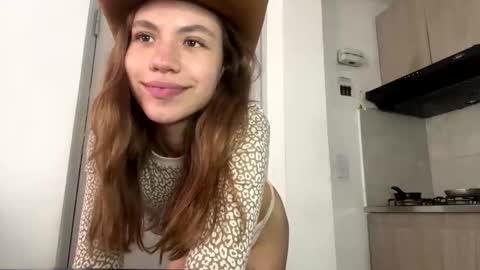 Snapshot of antonellarossii_ chatting on December 12, 5:15 pm Antonella  online show from December 12, 5:15 pm