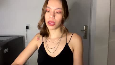 Snapshot of antonellarossii_ chatting on December 26, 11:43 am Antonella  online show from December 26, 11:43 am