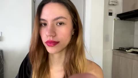 Snapshot of antonellarossii_ chatting on February 12, 4:22 pm Antonella  online show from February 12, 4:22 pm