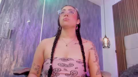 A N T O N E L L E  online show from March 15, 12:44 pm