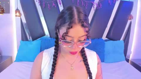 Snapshot of antonellepiercee chatting on June 23, 11:41 am A N T O N E L L E online show from June 23, 11:41 am