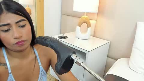 Antonia online show from December 5, 4:25 pm