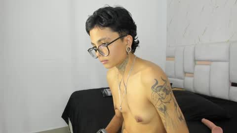 antony_d_ossa online show from May 16, 8:18 pm