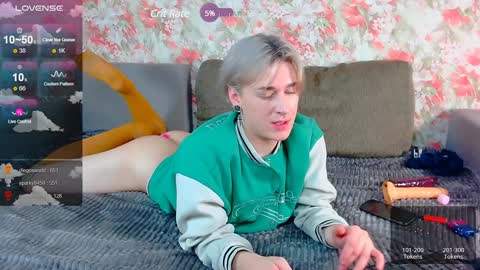 Snapshot of antonylewis chatting on January 6, 11:09 pm YummyTony online show from January 6, 11:09 pm