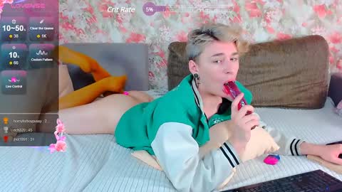 Snapshot of antonylewis chatting on January 14, 9:35 am YummyTony online show from January 14, 9:35 am