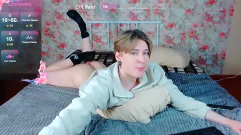 Snapshot of antonylewis chatting on March 10, 8:01 pm YummyTony online show from March 10, 8:01 pm