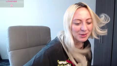 Snapshot of anttoniia chatting on December 11, 6:31 pm Antonia online show from December 11, 6:31 pm