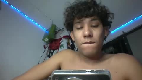 Snapshot of anuardhm chatting on November 3, 4:25 am AnuarDHM online show from November 3, 4:25 am