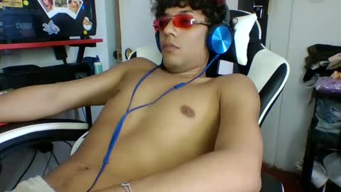 Snapshot of anuardhm chatting on November 3, 4:30 pm AnuarDHM online show from November 3, 4:30 pm