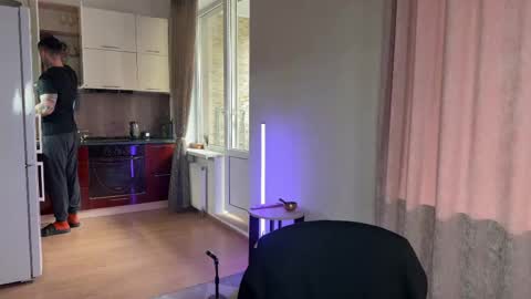 Tom online show from April 15, 8:43 am