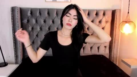 anya_belth online show from June 18, 7:18 pm