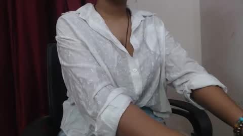 Snapshot of anya_kapoor chatting on May 4, 3:52 pm anya kapoor no face online show from May 4, 3:52 pm