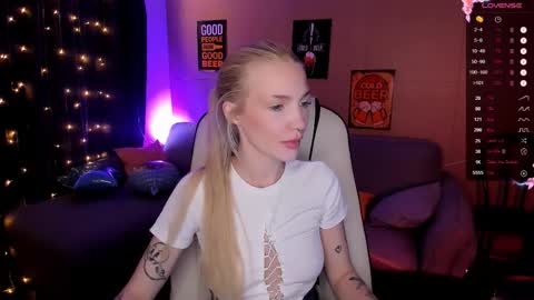 Snapshot of anyataylorr chatting on September 30, 2:05 am Anya online show from September 30, 2:05 am
