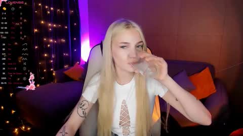 Snapshot of anyataylorr chatting on October 13, 2:11 am Anya online show from October 13, 2:11 am