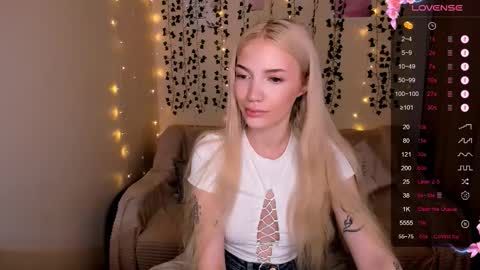 Snapshot of anyataylorr chatting on October 17, 2:26 am Anya online show from October 17, 2:26 am